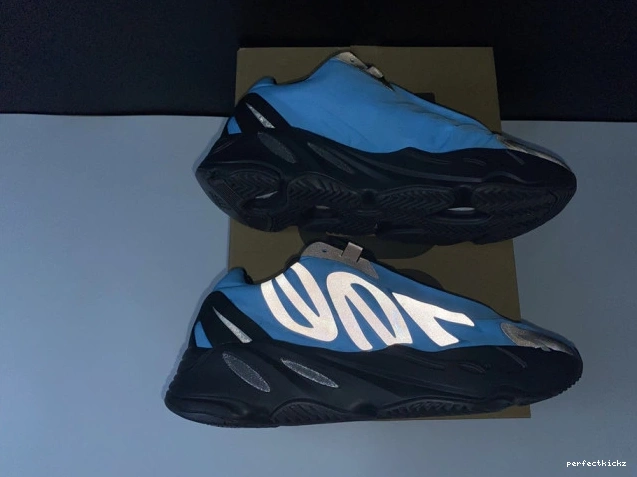 Boost Yeezy 700 MNVN 'Bright GZ3079 Cyan' ADIDAS 0814